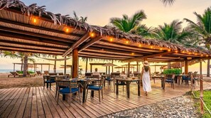 Outdoor dining - Luxury Villa con Alberca Privada en Las Palmas (Zihuatanejo)