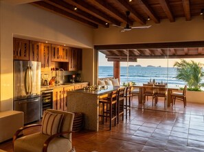 Interior - Luxury Villa con Alberca Privada en Las Palmas (Zihuatanejo)