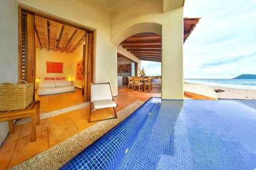 Luxury Villa con Alberca Privada en Las Palmas