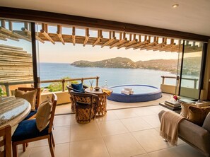 Outdoor dining - KauKan B7 Luxury Condo with Breathtaking View (Zihuatanejo)