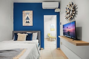 5 habitaciones, caja de seguridad en la habitación y escritorio