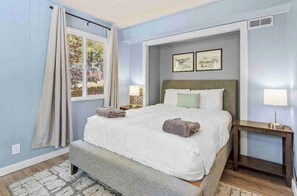 3 bedrooms, iron/ironing board, WiFi, bed sheets