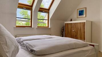 1 bedroom, travel crib, free WiFi, bed sheets