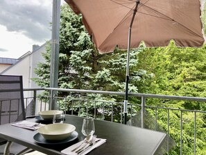 Outdoor dining - Vacation apartment Am Nonnenbach - Modern vacation apartment close to the lake (Kressbronn)
