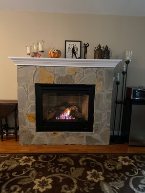 Interior - Humming Bird Hideaway (Crab Orchard)