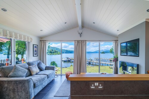 Mere Lodge -  On the shores of Windermere with Lake Views