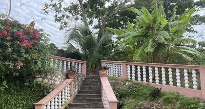 YanceyLargoEstate 2BR Villa w/Mountain Views by RedAwning