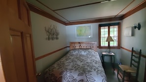3 bedrooms, iron/ironing board, bed sheets