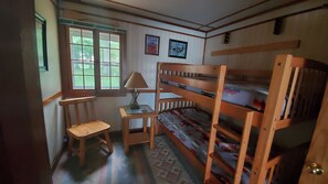 3 bedrooms, iron/ironing board, bed sheets