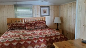 3 soverom, strykejern/-brett og sengetøy