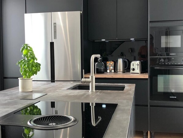 Fridge, microwave, oven, stovetop