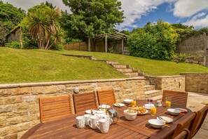 Outdoor dining - Beadale Cottage, Ampleforth, North York Moors (Ampleforth)
