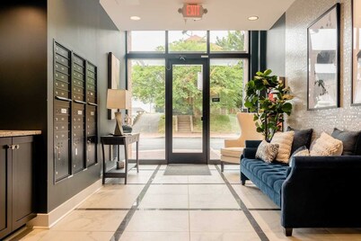 New Downtown Annapolis Condo With Free Parking