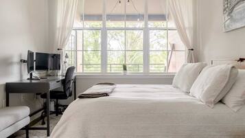 2 bedrooms, desk, iron/ironing board, free WiFi