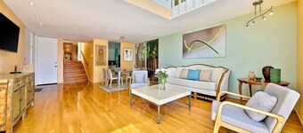 Coastal View- 2 BR with amazing ocean views