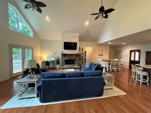 Smart TV, fireplace, table tennis, offices