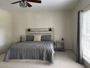 3 bedrooms, desk, free WiFi, bed sheets