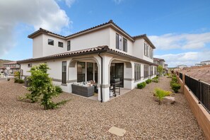 Exterior - Escondido 2311, Sleeps 20, EV Charger, Ping Pong Table, & Jet Ski Rentals (Washington)