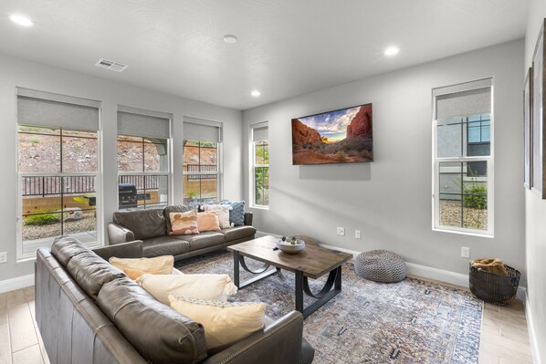 TV, ping pong - Escondido 2311, Sleeps 20, EV Charger, Ping Pong Table, & Jet Ski Rentals (Washington)