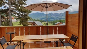 Outdoor dining - Chalet Tout Équipé à la Joue du Loup, vue Exceptionnelle sur le Grand Ferrand (Le Dévoluy)