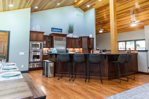 Perfect getaway for large families who love the woods and beach!!