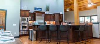 Perfect getaway for large families who love the woods and beach!!