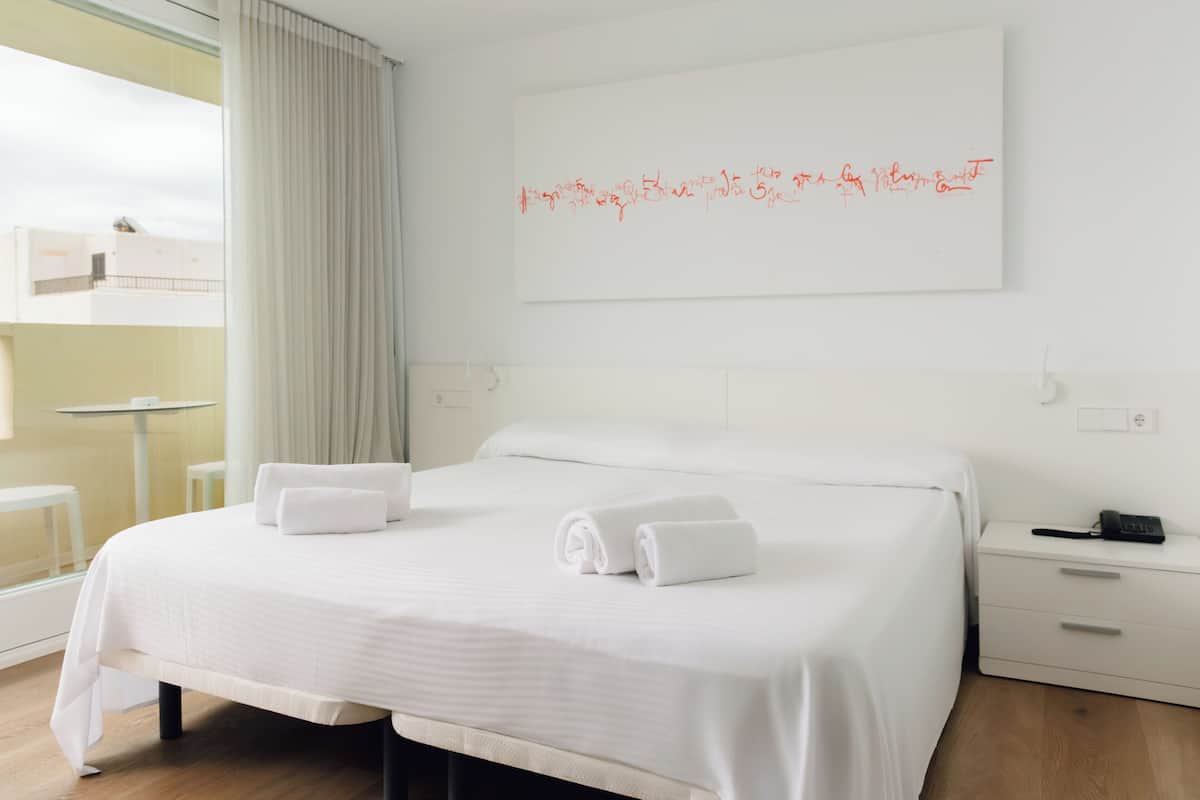 Double Room, Balcony | 1 bedroom, minibar, in-room safe, desk