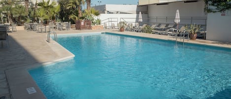 Seasonal outdoor pool, pool loungers
