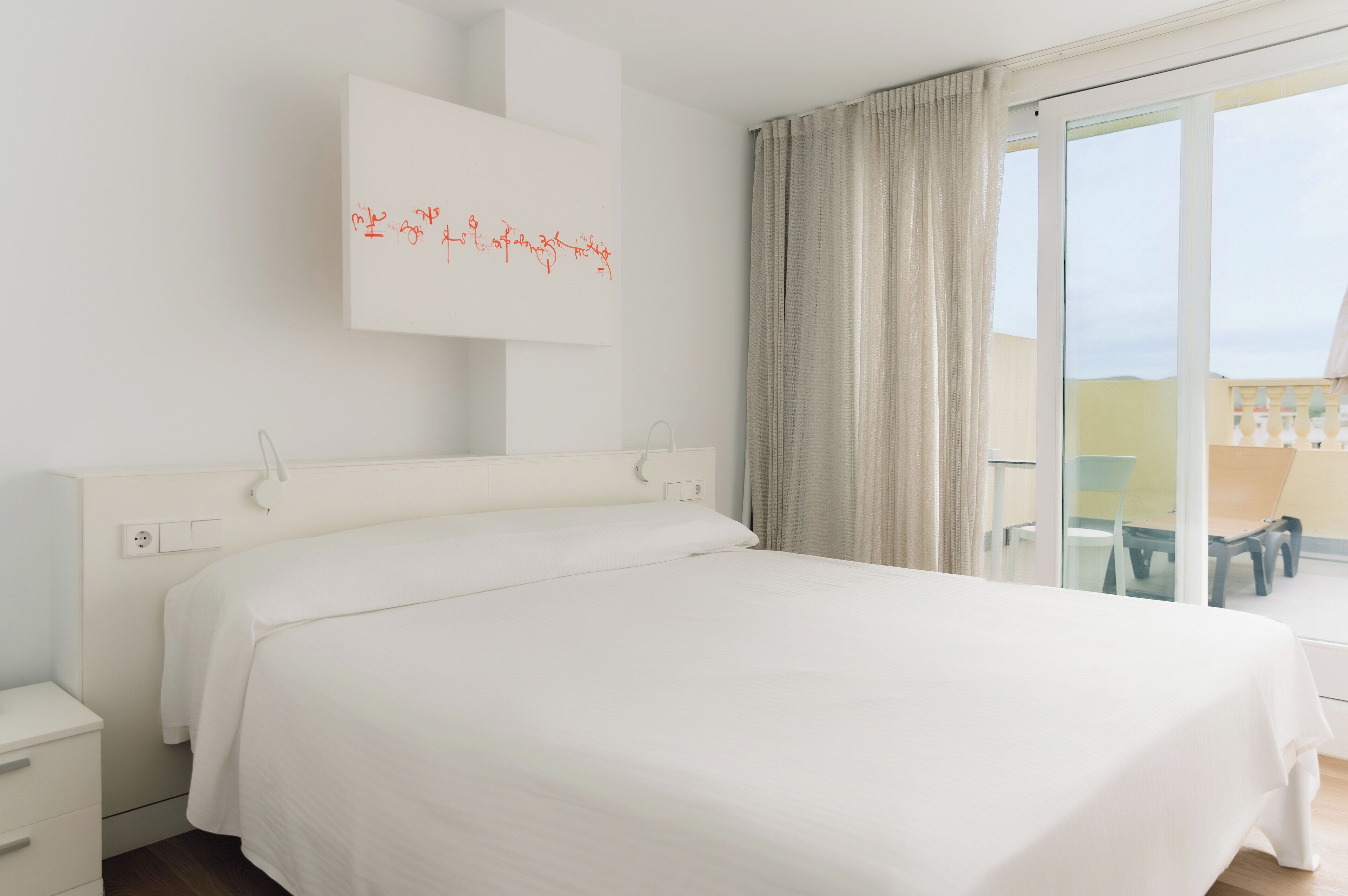 Double Room, Terrace | Minibar, in-room safe, desk, free WiFi