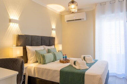 SunsetRiver Guesthouse