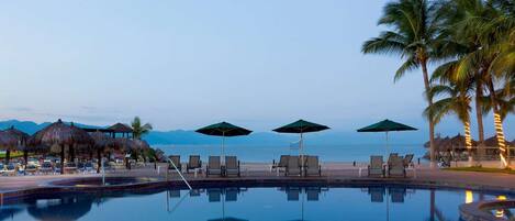 Outdoor pool, a heated pool