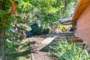 Property grounds - New Listing! Olde Town Arvada home with easy access to Red Rocks and Denver (Arvada)