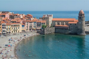 Beach nearby - Apartment F3, three stars, first floor with garden terrace and garage (Collioure)