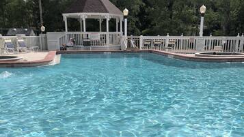 Piscine extérieure