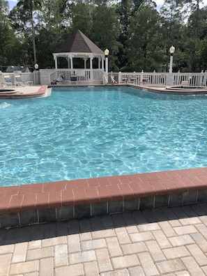 A swimming pool with a gazebo, surrounded by a white fence and trees. - 5 miles from Disney & Universal! (Kissimmee)