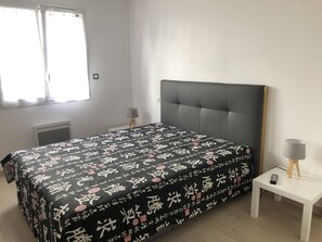 3 chambres, fer et planche à repasser, lit parapluie, Wi-Fi gratuit