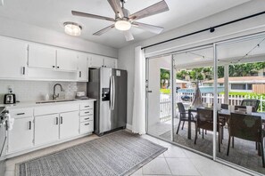 Fridge, microwave, oven, stovetop - Peaceful & Roomy Waterfront Delray Beach House (Delray Beach)