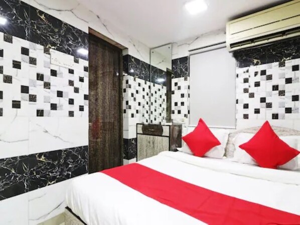 Egyptian cotton sheets, premium bedding, down comforters - Goroomgo Sanjoy Guest House Ruby Tagore Park Kolkata (Kolkata)