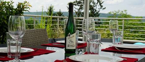 تناول الطعام بالخارج