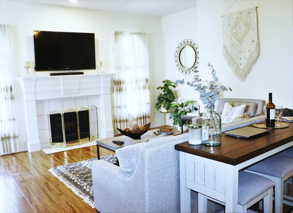 Smart TV, fireplace, books, offices