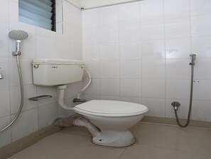 Shower, rainfall showerhead, free toiletries, bathrobes - Goroomgo Sabita Guest House Kolkata (Kolkata)