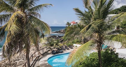 Oceanfront. Saltwater Pool. Walk to Cane Bay Beach & Restaurants.