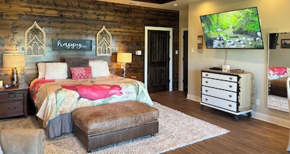 Roomy Master Suite - Perfect for 2-3 adults OR 2 adults 1 child, min age 8 yrs