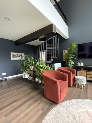 Interior - The Lookout at Summit Lake (Olympia)