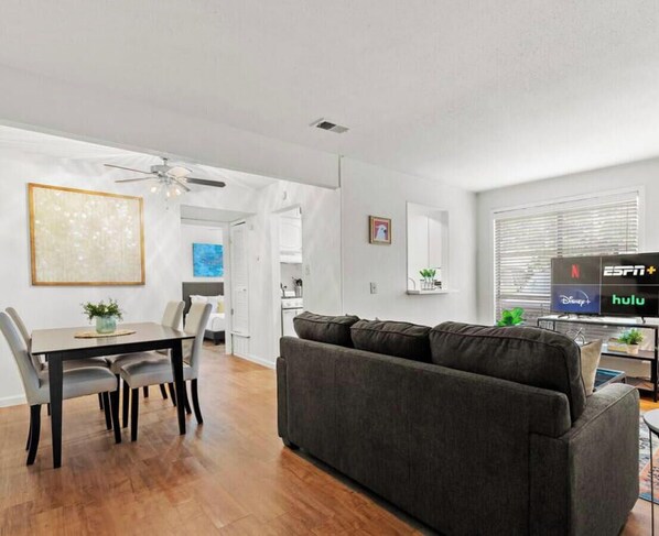 Interior - Nice ‘n’ Quiet Downtown Apt, Pool + Free Parking (Austin)