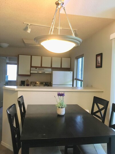 One bedroom Condo with Free Parking/Gym
