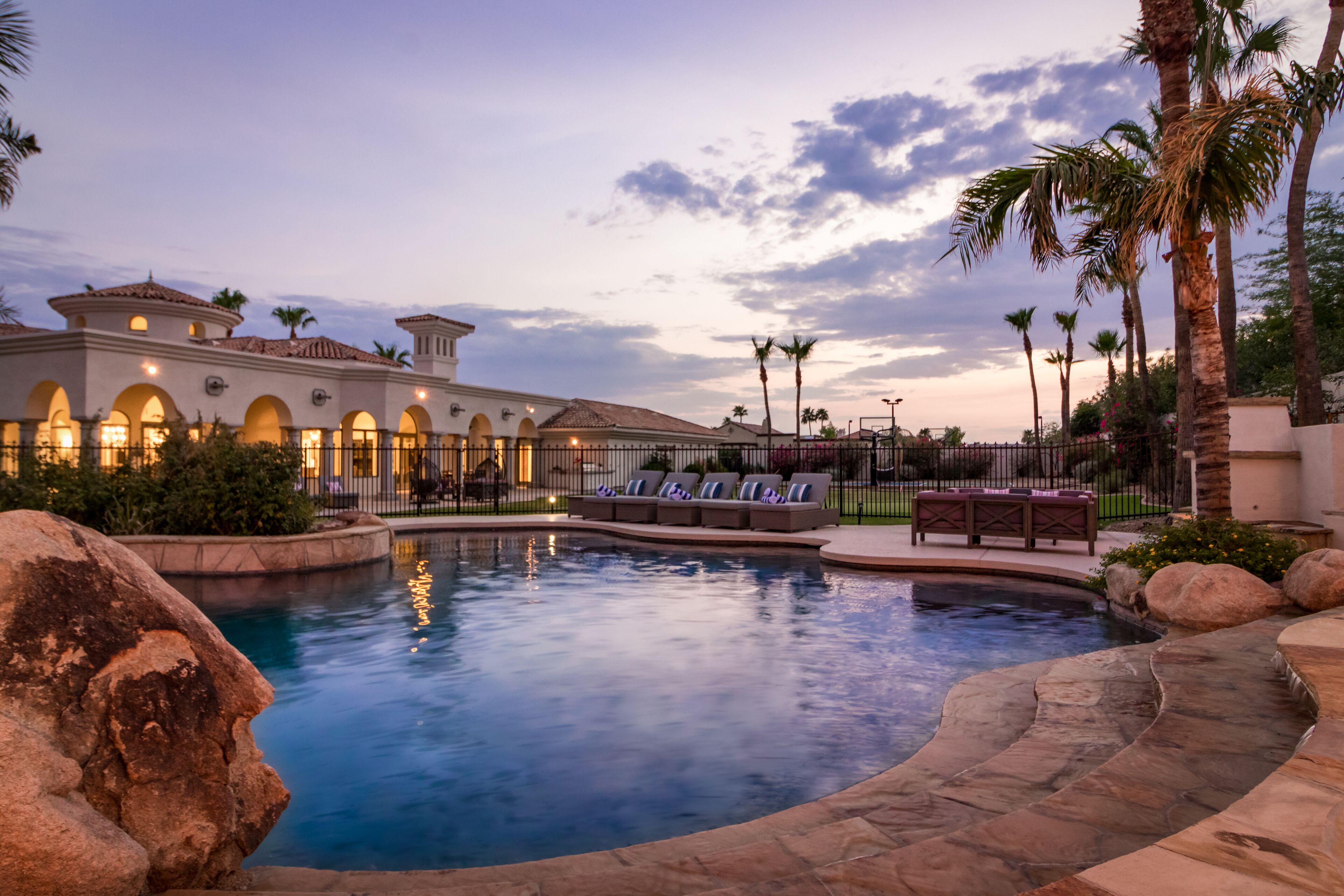 Alberca al aire libre y alberca climatizada