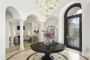 Interior - ♥Idyllic Resort Villa♥WaterSlide♥Pickle-Ball♥Golf♥Mountain Views♥ (Scottsdale)