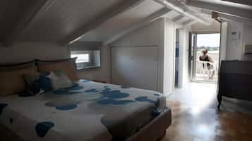 2 bedrooms, in-room safe, desk, iron/ironing board