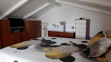 2 chambres, coffres-forts dans les chambres, bureau